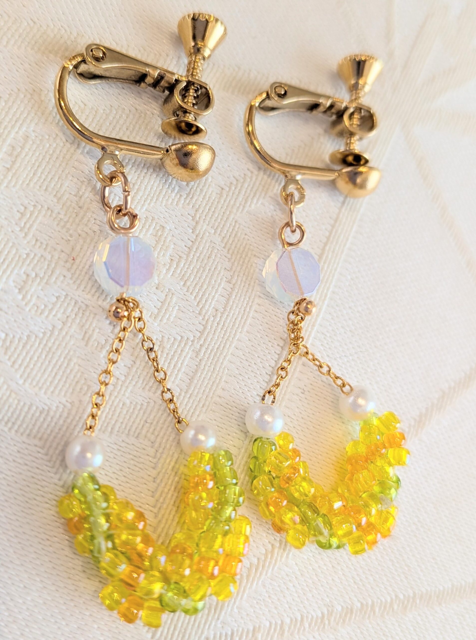 スパイラルステッチで存在感のあるビーズアクセサリーを